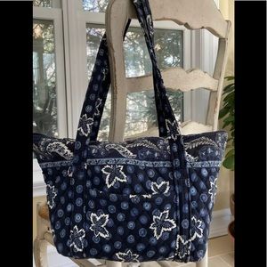 EUC VERA BRADLEY Zip Paisley Quilted Handbag Tote Straps Black Blue Pocket